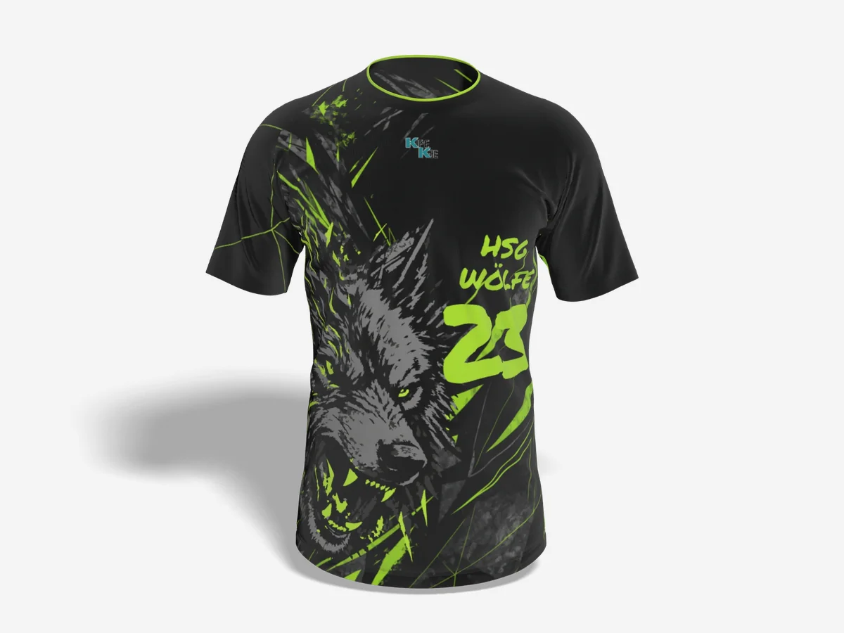 Das Wölfe-Trikot von vorn: schwarz mit grauem Wolfskopf, neongrünen Splittern, Schriftzug HSG Wölfe und Nummer 23
