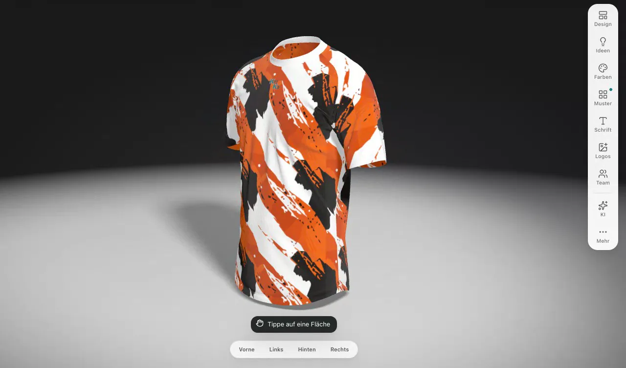 Der Kipekee-Konfigurator mit dem fertigen Trikot: Tigerstreifen in Orange und Schwarz über Rumpf und Ärmel, rechts das Bedienfeld Muster